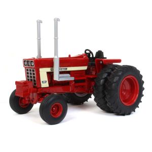 INTERNATIONAL HARVESTER 1568 jumelé arrière