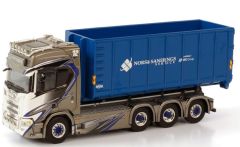 WSI01-3633 - Camion porteur benne déposable aux couleurs NORSK SANERINGSSERVICE - SCANIA R Highline 8x4