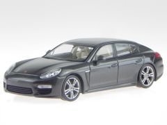 MNC0206800E - Voiture de couleur grise métallisé – PORSCHE Panamera Turbo S