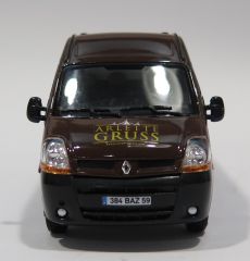 ELI113911 - Véhicule du cirque Arlette GRUSS - RENAULT Master