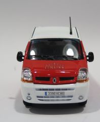ELI114402 - Véhicule de 2011 couleur rouge - Cirque Arlette GRUSS - RENAULT Master