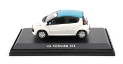 OPTIMUM143002 - Voiture de couleur blanche avec toit bleu – CITROEN C1