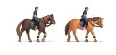 NOC15078 - 2 figurines et chevaux – Police montée