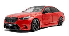 SOL1814702 - Voiture de 2025 couleur rouge - BMW M5