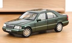 NOREV183372 - Voiture de 1993 couleur verte - MERCEDES Class C