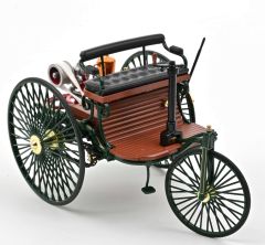 NOREV183701 - Voiture à moteur brevetée de 1886 couleur verte -  BENZ