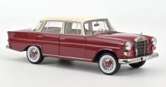 NOREV183706 - Voiture de 1966 couleur rouge – MERCEDES 200