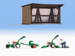 NOC12041 - Motoculteurs et cabanon avec personnage