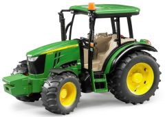 Débardeur forestier JOHN DEERE 1210E avec grumes jouet BRUDER avec une  échelle de 1/16 conçu par BRUDER sur Marketoy