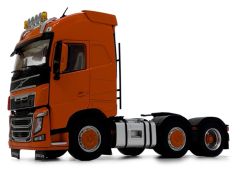 MAR1811-05 - Camion solo de couleur orange - VOLVO FH16 6x2