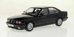 MOD18157 - Voiture berline de 1992 couleur noire – BMW 540i E34