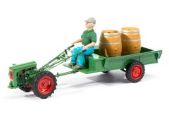 SCH8952 - Machine de type motoculteur HOLDER équipé d'une remorque avec des tonneaux conducteur inclus