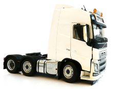 MAR1811-01 - Camion VOLVO FH16 blanc