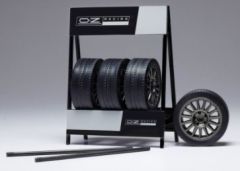IXO18SET002W - Set de 4 roue de marque Oz Superturismo avec rack de rangement