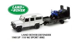 NEW19815F - LAND ROVER Defender 110 avec plateau et moto bleue