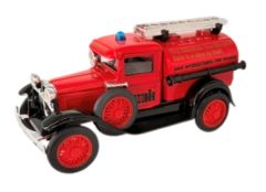 CUST2022 - Objet publicitaire Tirelire - Véhicule de pompier FORD Model A