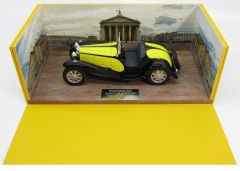 PANTHEON001 - Voiture cabriolet sportif BUGATTI Type 55 de couleur jaune et noir de 1932