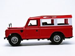 BUR22063RO - Voiture de couleur rouge – LAND ROVER defender 110