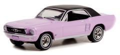 GREEN30352 - Voiture sous blister de la série SHE COUNTRY SPECIAL – FORD mustang de 1967 couleur rose