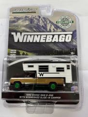 GREEN30410-VERT - Voiture sous blister de la série WINNEBAGO - DODGE Ram D-250 Royal SE Noir 1990 et Winnebago camper avec jantes vertes