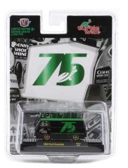 M2M-31500-HS24 - Voiture sous blister de la série TURTLE WAX - FORD Econoline 1963 couleur noir et vert