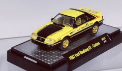 M2M-31500-HS31 - Voiture sous blister de la série MUSTANG PACE CAR - FORD Mustang GT - Custom de 1987 couleur jaune