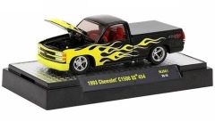 M2M-31500-MJS61 - Voiture sous blister de la série THE HEARTBEAT OF AMERICA - CHEVROLET C1500 SS de 1993 couleur noir et jaune