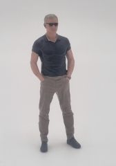 ATLAN32035 - Figurine avec mains dans les poches et lunettes de soleil - Hommes en tee-shirt