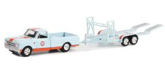 GREEN32270-A - Voiture sous blister de la série HITCH & TOW - CHEVROLET C-10 1968 avec porte voiture GULF