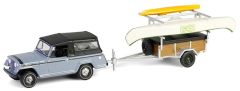 GREEN32320-B - Voiture sous blister de la série HITCH & TOW - JEEP Jeepster Commando SC-1 avec remorque et accessoires de 1968