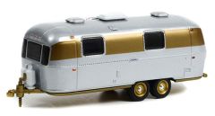 Caravane sous blister de la série HITCHED Homes - Airstream 2 essieux couleur gold et argent  de 1972