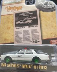 GREEN39130-EVERT - Voiture avec jantes vertes sous blister de la série Vintage Ad Cars - CHEVROLET Impala 9C1 Police 1980