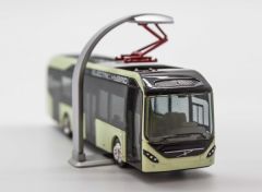 MOT300059 - VOLVO 7900 bus urbain version Electric Hybrid et potence de rechargement