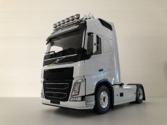 PRX30208 - Camion solo de couleur blanc – VOLVO FH16 XL Cab 2018 4x2