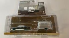 GREEN32240-AVERT - Voiture jantes vertes sous blister de la série HITCH & TW - CADILLAC Sedan deville 1972 avec caravane AIRSTREAM Bambi