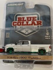 GREEN35220-EVERT - Voiture jantes vertes sous blister de la série BLUE COLLAR Collection - RAM 2500 Tradesman 2019