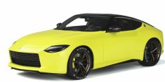 GT363 - Voiture de couleur jaune et noire – NISSAN Z porto