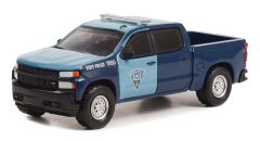 GREEN43000-E - Voiture sous blister de la série HOT PURSUIT - CHEVROLET Silverado de 2021 Massachusetts State Police