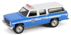 GREEN43040-D - Voiture sous blister de la série HOT PURSUIT - CHEVROLET Suburban K2500 Scottsdale 1990 Police de New York