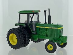 BRI43380 - Tracteur avec jumelage arrières limité à 2500 pièces - JOHN DEERE 4440 2wd - Disponible en Juin 2024