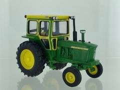 BRI43381 - Tracteur avec cabine Hiniker limité à 2500 pièces - JOHN DEERE 4020 2wd - Disponible en Septembre 2024