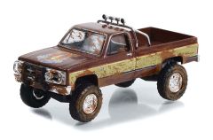 GREEN44965-F - Voiture sous blister de la série FALL GUY - GMC K-2500 version sali de 1982
