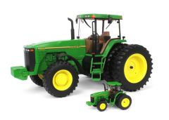 ERT45948 - Set de 2 tracteurs echelle 1/16 et 1/64 - 30e Anniversaire - JOHN DEERE 8400