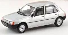 NOREV471735 - Voiture de 1988 couleur gris - PEUGEOT 205 GL Futura