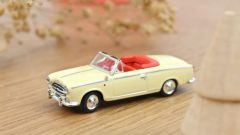 NOREV474344 - Voiture Cabriolet de 1957 couleur jaune - PEUGEOT 403