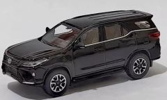 PAR64-55723 - Voiture de 2023 couleur noir - TOYOTA Fortuner
