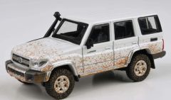 PAR64-56312 - Voiture de 2014 couleur blanc - TOYOTA Land Cruiser LC76 Off Road Effect