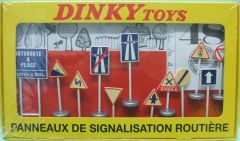 Accessoire – 12 panneaux de signalisation routière