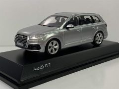 SPA5011407613 - Voiture 2015 argent – AUDI Q7