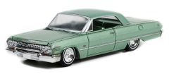 GREEN63010-B - Voiture verte sous blister de la série CALIFORNIA LOWRIDERS - CHEVROLET Impala 1963